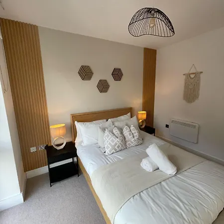 Apartment Stylish Two Bedroom - Two Bathrooms - Balcony - Fast Wifi 405sw