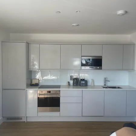 Apartment Stylish Two Bedroom - Two Bathrooms - Balcony - Fast Wifi 405sw *