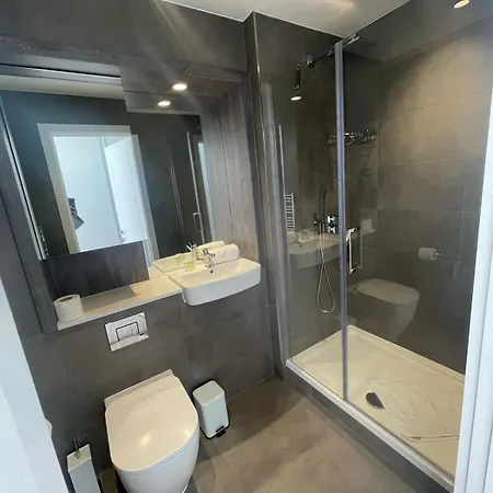 Stylish Two Bedroom - Two Bathrooms - Balcony - Fast Wifi 405sw Birmingham