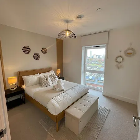 Stylish Two Bedroom - Two Bathrooms - Balcony - Fast Wifi 405sw *