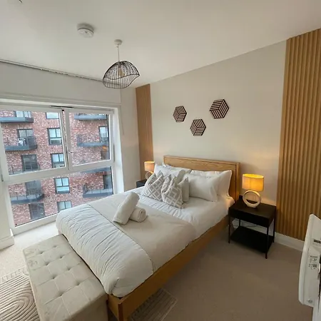 Stylish Two Bedroom - Two Bathrooms - Balcony - Fast Wifi 405sw * Birmingham