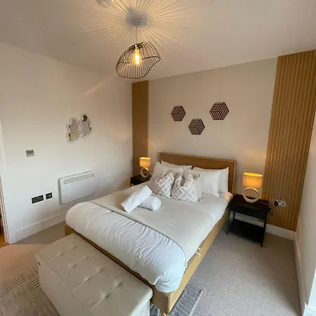 Stylish Two Bedroom - Two Bathrooms - Balcony - Fast Wifi 405sw Apartment