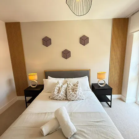 Apartment Stylish Two Bedroom - Two Bathrooms - Balcony - Fast Wifi 405sw *