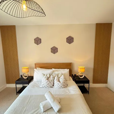 Stylish Two Bedroom - Two Bathrooms - Balcony - Fast Wifi 405sw *