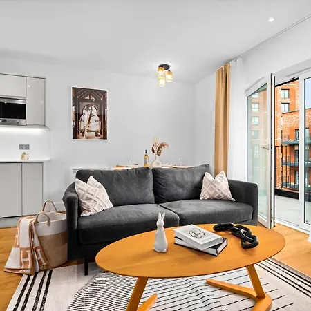 Stylish Two Bedroom - Two Bathrooms - Balcony - Fast Wifi 405sw Apartment