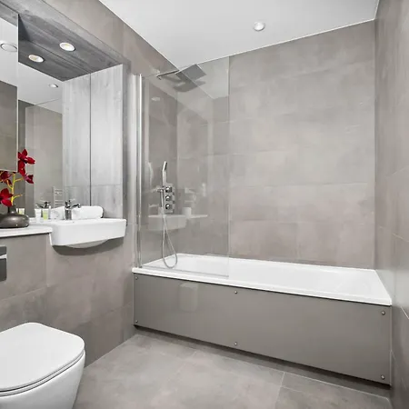 Apartment Stylish Two Bedroom - Two Bathrooms - Balcony - Fast Wifi 405sw *