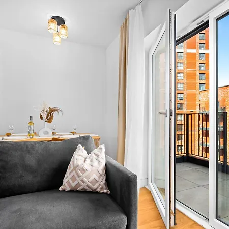Stylish Two Bedroom - Two Bathrooms - Balcony - Fast Wifi 405sw Apartment