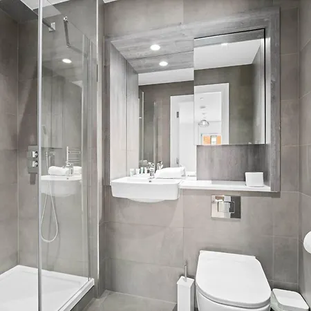 Apartment Stylish Two Bedroom - Two Bathrooms - Balcony - Fast Wifi 405sw