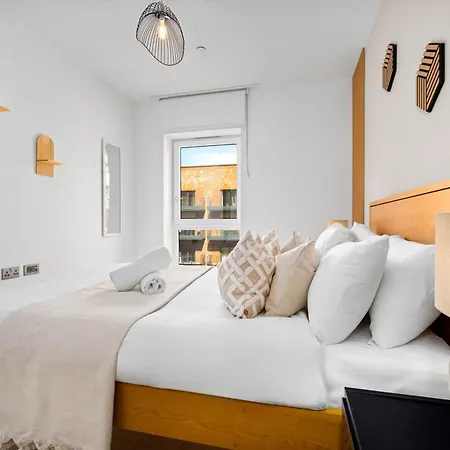 Stylish Two Bedroom - Two Bathrooms - Balcony - Fast Wifi 405sw Apartment
